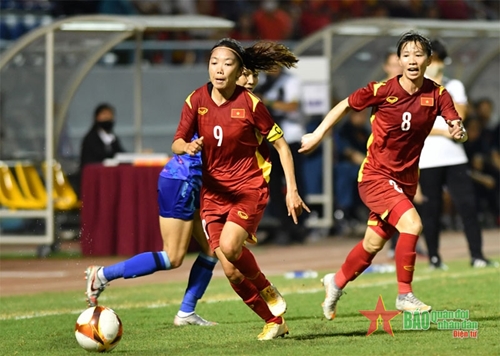 Huỳnh Như về nước tham dự Gala trao giải Quả bóng vàng Việt Nam 2022